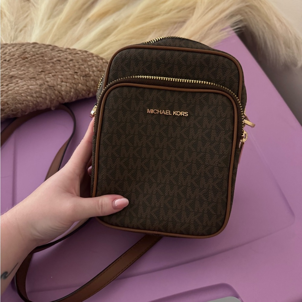 Michael kors cross body